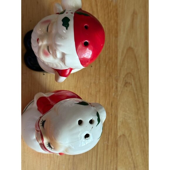 Vintage Santa & Mrs. Claus Ceramic Kissing Salt & Pepper Shakers Christmas Japan - Picture 5 of 6